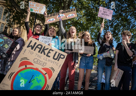 Jugend Streik 4 Klima. Tausende Schüler und Studenten gehen aus von den Lektionen, die in Westminster als Teil eines landesweiten Streik aus Protest gegen den Klimawandel Stockfoto