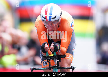 Harrogate, Großbritannien. 25 Sep, 2019. HARROGATE, 25-09-2019, Radfahren, WK WIELRENNEN, Weltmeisterschaften, tijdrit, Elite Männer, Jos Van Emden auf dem Weg zur Oberfläche Credit: Pro Schüsse/Alamy leben Nachrichten Stockfoto