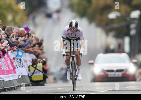 Harrogate, Großbritannien. 25 Sep, 2019. HARROGATE, 29-09-2019, Radfahren, WK WIELRENNEN, Weltmeisterschaften, tijdrit, Elite Mannen, Rohan Dennis wint de WK tijdrit voor Remco Evenepoel Credit: Pro Schüsse/Alamy leben Nachrichten Stockfoto