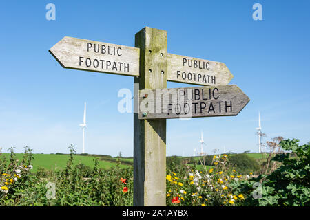 Öffentlichen Fußweg Zeichen in den Hügeln in der Nähe von Brannenburg, Devon, England, Vereinigtes Königreich Stockfoto