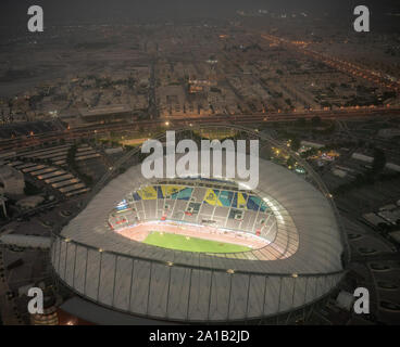 Katar. 25 Sep, 2019. IAAF Leichtathletik Weltmeisterschaften: Der Wettbewerb Stadion "Khalifa International Stadium", aus dem 50. Stock der Fackel Turm genommen. Quelle: Michael Kappeler/dpa/Alamy leben Nachrichten Stockfoto