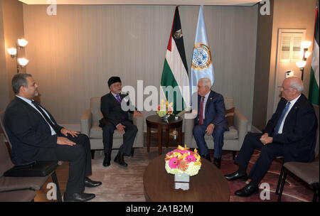 September 25, 2019, New York City, New York, United States Virgin Islands: Der palästinensische Präsident Mahmud Abbas, trifft sich mit Omanischen Außenminister Yusuf Bin Alawi. in New York, USA am 25. September 2019 (Bild: © THAER Ganaim/APA Bilder über ZUMA Draht) Stockfoto