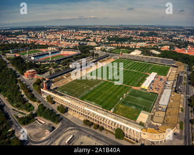 Luftbild des Stadions Strahov in Prag im Sommer Stockfoto