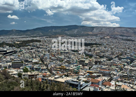 Athen, Griechenland, JUN 04,2016. Stadt Athen in ihrer Größe vom Hügel der Musen beobachtet. Stockfoto