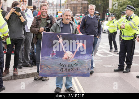 Westminster, London, Großbritannien. 25. September 2019. Szenen außerhalb des Parlaments an dem Tag, an dem Politiker an das Parlament zurück. Penelope Barritt/Alamy leben Nachrichten Stockfoto