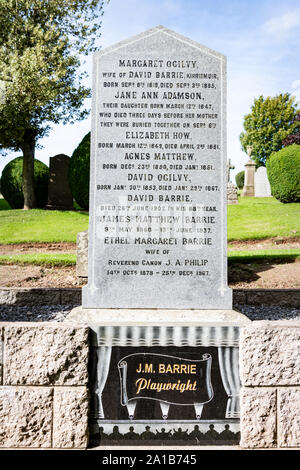 Das Grab von J M Barrie, Kirriemuir Friedhof, Kirriemuir, Schottland Stockfoto