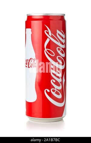 Deutschland - 25. SEPTEMBER 2019: Coca Cola soda Getränkedose mit Logo auf weißem Hintergrund Stockfoto