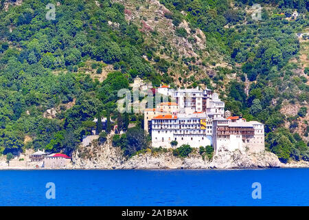 Kloster auf Athos, Chalkidiki, Griechenland. Ansicht vom Meer Stockfoto