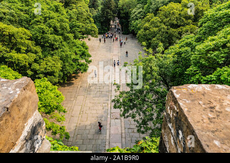 Nanjing Ming Xiaoling Mausoleum Lou Hauptgebäude Seele Turm Hohe Betrachtungswinkel mit wenige Touristen Stockfoto