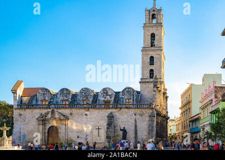 Kirche und Kloster des Hl. Franziskus von Assisi in der Altstadt von Havanna, Kuba. Stockfoto