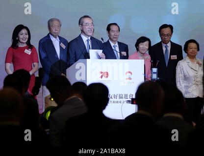 Hongkong, China. 25 Sep, 2019. Henry Tang Ying-yen, Präsident der Freunde der Hong Kong Association, liefert eine Rede bei einem Empfang durch den Verein statt der 70. Jahrestag der Gründung der Volksrepublik China in Hong Kong, South China, Sept. 25, 2019. Gehen mit 'Hongkong sollte Stick zu Grundsatz "ein Land, zwei Systeme" inmitten der sozialen Streitigkeiten: Chief Executive" Credit: Wang Shen/Xinhua/Alamy leben Nachrichten Stockfoto