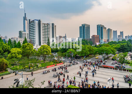 Nanjing Chengqiang Ming Stadt Wand Hohe Betrachtungswinkel von Xuanwumen Tor Platz mit Stadtbild während Nachmittag Sonnenuntergang Stockfoto