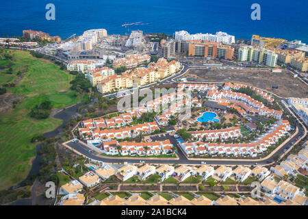 Luftaufnahme mit Blick auf Los Abrigos und Oasis del Sur, Teneriffa Stockfoto