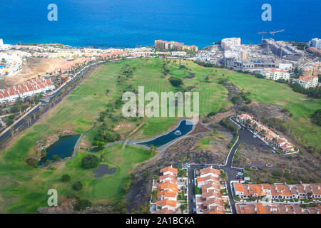 Luftaufnahme mit Blick auf Los Abrigos und Oasis del Sur, Teneriffa Stockfoto