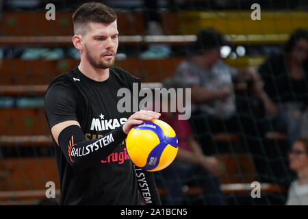 Perugia, Italien, 25. September 2019, TSIMAFE ZHUKOSKY (N. 11 PALLEGGIATORE SIR SICHERHEIT CONAD PERUGIA) während Test Match Sir Sicherheit Conad Perugia Vs Emma Villen VOLLEYBALL Volleyball italienische Serie A Männer Superleague Meisterschaft - Credit: LPS/Loris Cerquiglini/Alamy leben Nachrichten Stockfoto