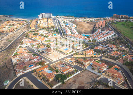 Luftaufnahme mit Blick auf Los Abrigos und Oasis del Sur, Teneriffa Stockfoto