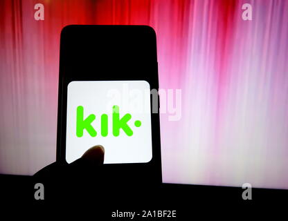 Indien. 25 Sep, 2019. In diesem Foto, Illustration zu einem beliebten Messenger Kik Logo auf einem Smartphone gesehen angezeigt. Credit: Avishek Das/SOPA Images/ZUMA Draht/Alamy leben Nachrichten Stockfoto