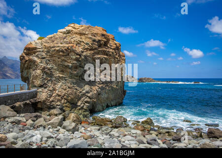 Sehr spektakuläre und wunderschöne Landschaften an der Küstenstraße TF-134 nach Almaciga und Benijo auf Teneriffa, Kanarische Inseln, Spanien Stockfoto