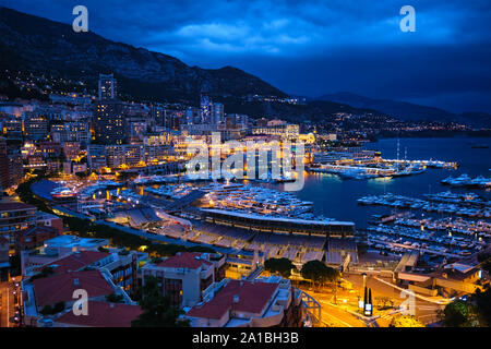 Blick auf Monaco in der Nacht Stockfoto