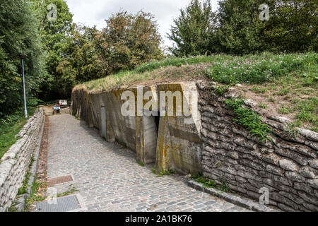 Krankenhaus Bunker bei Essex Farm WWI Friedhof auf die wesentlichen in der Nähe von Ypern, wo Col John McCrae gedient, wenn er die WWI Gedicht "In Flanders Fields schrieb Stockfoto