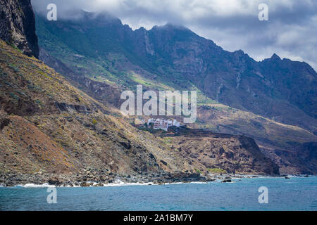 Sehr spektakuläre und wunderschöne Landschaften an der Küstenstraße TF-134 nach Almaciga und Benijo auf Teneriffa, Kanarische Inseln, Spanien Stockfoto