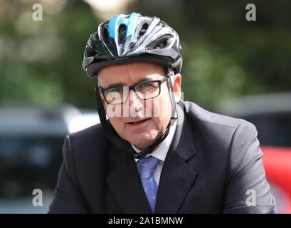 Bild zeigt: Radfahren Bernard Jenkin - Tory Wartungstafel hier auf der Pressekonferenz für Boris JohnsonÕs Leadership Kampagne in London Juni 2019 Bild zu sehen Stockfoto