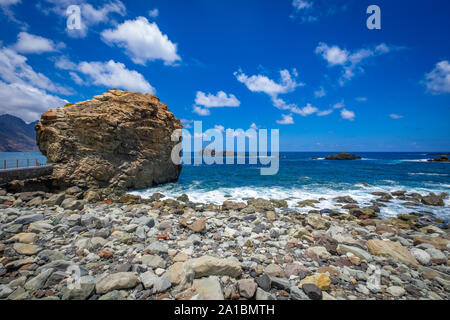 Sehr spektakuläre und wunderschöne Landschaften an der Küstenstraße TF-134 nach Almaciga und Benijo auf Teneriffa, Kanarische Inseln, Spanien Stockfoto