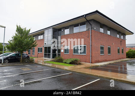 Parken Private Parkplätze Auge Firma Eaton Ave, Buckshaw Village, Chorley Stockfoto