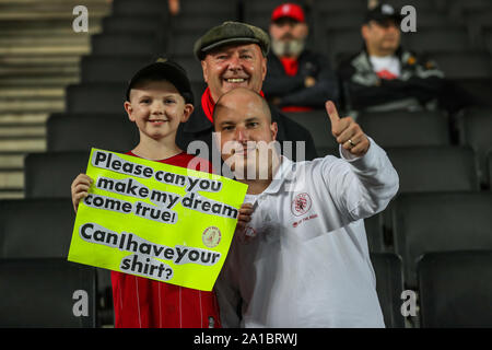 Milton Keynes, UK. 25 Sep, 2019. Unterstützer während der carabao Pokalspiel zwischen dem MK Dons und Liverpool bei Stadion: mk, Milton Keynes, England am 25. September 2019. Foto von David Horn. Credit: PRiME Media Images/Alamy leben Nachrichten Stockfoto