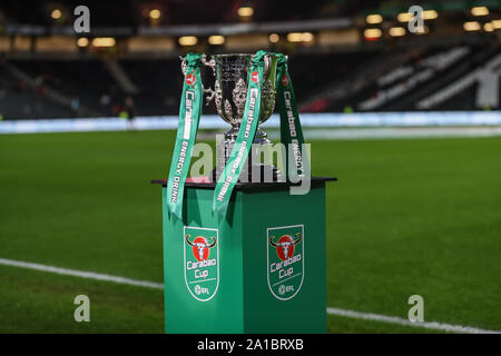 Milton Keynes, UK. 25 Sep, 2019. Carabao Carabao Schale vor dem Pokalspiel zwischen dem MK Dons und Liverpool bei Stadion: mk, Milton Keynes, England am 25. September 2019. Foto von David Horn. Credit: PRiME Media Images/Alamy leben Nachrichten Stockfoto