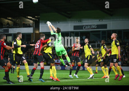 Burton Upon Trent, Großbritannien. 25 Sep, 2019. Kieran O'Hara von Burton Albion (1) Stanzen klar eine Ecke während der efl Carabao Pokalspiel zwischen dem Burton Albion und Bournemouth an der Pirelli Stadium, Burton upon Trent, England am 25. September 2019. Foto von Mick Haynes. Nur die redaktionelle Nutzung, eine Lizenz für die gewerbliche Nutzung erforderlich. Keine Verwendung in Wetten, Spiele oder einer einzelnen Verein/Liga/player Publikationen. Credit: UK Sport Pics Ltd/Alamy leben Nachrichten Stockfoto