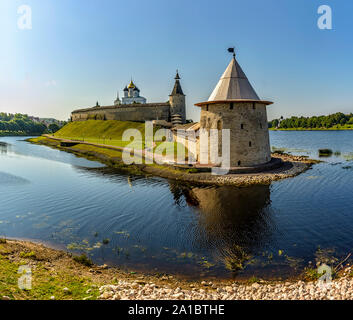 Dreifaltigkeitskirche in Pskow ist die Hauptattraktion der Stadt, eine der ältesten Kirchen in Russland. Stockfoto