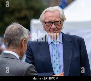 London UK 25 Sept. 2019 Politiker und Kommentatoren in Westminster nach dem Rückruf des Parlaments Herrn Heseltine im Gespräch mit den Medien Credit Ian DavidsonAlamy leben Nachrichten Stockfoto