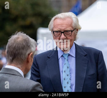 London UK 25 Sept. 2019 Politiker und Kommentatoren in Westminster nach dem Rückruf des Parlaments Herrn Heseltine im Gespräch mit den Medien Credit Ian DavidsonAlamy leben Nachrichten Stockfoto