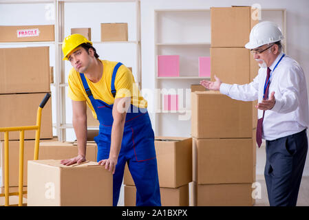 Die professionelle movers tun Home Umzug Stockfoto