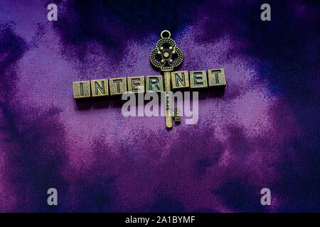 Internet Wortlaut mit Metall und Metall key als Business Konzept Stockfoto