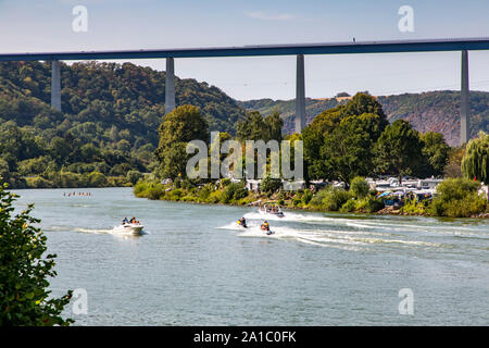 In der Nähe von Winningen, Mosel Niedermosel, Autobahnbrücke der A61, Marina Marina winzigen Mosel, Stockfoto