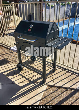 Braind neue bbq und Raucher im Hinterhof eines Hauses ein Tucson Arizona Stockfoto