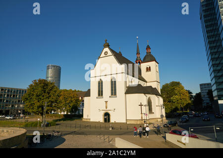 Köln, DEUTSCHLAND - ca. September 2019: Alt St. Heribert in Köln tagsüber. Stockfoto
