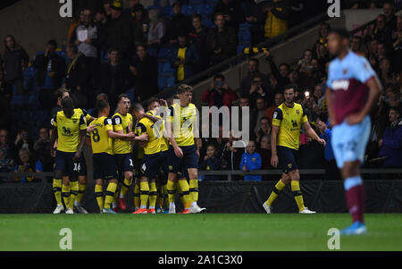 Oxford, UK. 25 Sep, 2019. 25. September 2019; Kassam Stadion, Oxford, Oxfordshire, England; englische Fußball-Liga Cup, Carabao Becher; Oxford United gegen West Ham United; Oxford feiern ihr drittes Ziel in 86 Minuten Credit: Aktion Plus Sport Bilder/Alamy leben Nachrichten Stockfoto