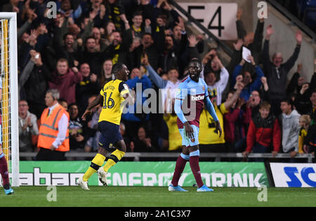 Oxford, UK. 25 Sep, 2019. 25. September 2019; Kassam Stadion, Oxford, Oxfordshire, England; englische Fußball-Liga Cup, Carabao Becher; Oxford United gegen West Ham United; Shandon Baptiste von Oxford feiert erzielte in der 90. Minute 4-0 Credit: Aktion Plus Sport Bilder/Alamy leben Nachrichten Stockfoto