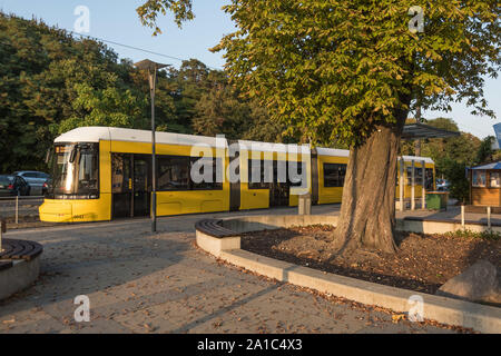 Strausberger Eisenbahn-als-Linie 89 verbindet die Straßenbahn das Stadtzentrum von Strausberg mit dem peripher gelegenen Bahnhof Strausberg eine der P Stockfoto