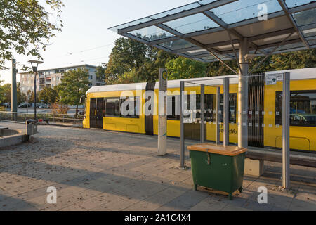 Strausberger Eisenbahn-als-Linie 89 verbindet die Straßenbahn das Stadtzentrum von Strausberg mit dem peripher gelegenen Bahnhof Strausberg eine der P Stockfoto