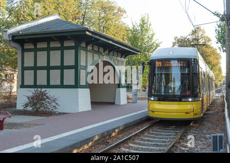 Strausberger Eisenbahn-als-Linie 89 verbindet die Straßenbahn das Stadtzentrum von Strausberg mit dem peripher gelegenen Bahnhof Strausberg eine der P Stockfoto