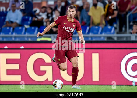 Rom, Italien. 25 Sep, 2019. Edin Dzeko von AS Rom in der Serie A Match zwischen Rom und Atalanta BC im Stadio Olimpico, Rom, Italien Am 25. September 2019. Credit: Giuseppe Maffia/Alamy leben Nachrichten Stockfoto