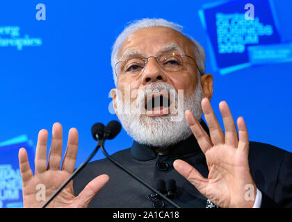 New York, USA. 25 Sep, 2019. Indische Ministerpräsident Narendra Modi spricht an der Bloomberg Global Business Forum 2019 im Plaza Hotel in New York City. Credit: Enrique Ufer/Alamy leben Nachrichten Stockfoto