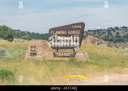 Manila, USA - 24. Juli 2019: Zeichen für verlassen Flaming Gorge Utah National Recreational Area Park in der Nähe von Wyoming Rand Seite Stockfoto