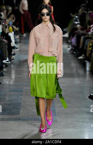 Paris, Frankreich. 25 Sep, 2019. ROCHAS SS 20 Start- und Landebahn bei der Paris Fashion Week - Paris, Frankreich 25/09/2019 | Verwendung der weltweiten Kredit: dpa/Alamy leben Nachrichten Stockfoto