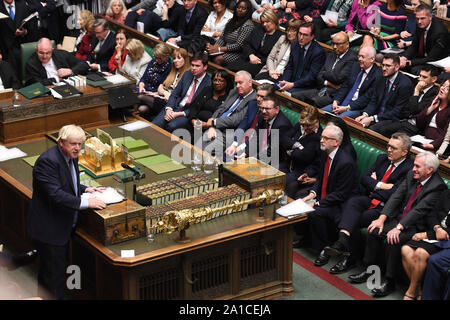 London, Großbritannien. 25. Sep 2019. Der britische Premierminister Boris Johnson macht eine Erklärung im Unterhaus in London, Großbritannien, an Sept. 25, 2019. Der britische Premierminister Boris Johnson vor einem enormen Druck, da das Parlament erneut geöffnet Mittwoch, nachdem der Oberste Gerichtshof seine Tat das Parlament für fünf Wochen auszusetzen, rechtswidrig war. (Jessica Taylor/britischen Parlament/Handout über Xinhua) HOC MANDATORY CREDIT: britische Parlament/Jessica Taylor Quelle: Xinhua/Alamy leben Nachrichten Stockfoto