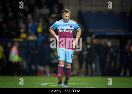 Oxford, UK. 25 Sep, 2019. Mark Noble West Ham Utd nach seiner Seite räumte das dritte Ziel während der carabao Pokalspiel zwischen dem Oxford United und West Ham United in der Kassam Stadion, Oxford, England am 25. September 2019. Foto von Andy Rowland. Credit: PRiME Media Images/Alamy leben Nachrichten Stockfoto